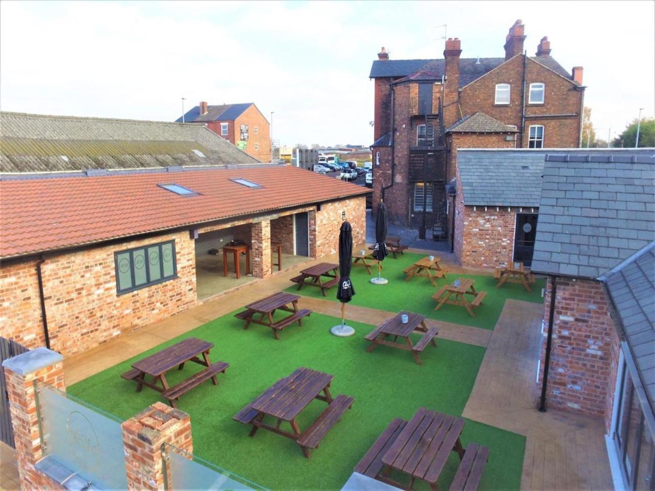 The Kings Head Bed & Breakfast Warrington Exterior photo